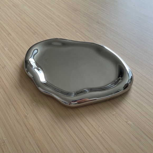 Cloud-Shaped Ceramic Silver Tray - Picture 4 of 7